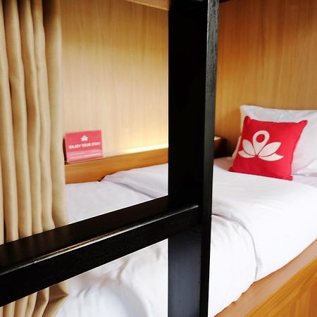 Zen Hostel Alun-Alun Sarinah Malang Bagian luar foto