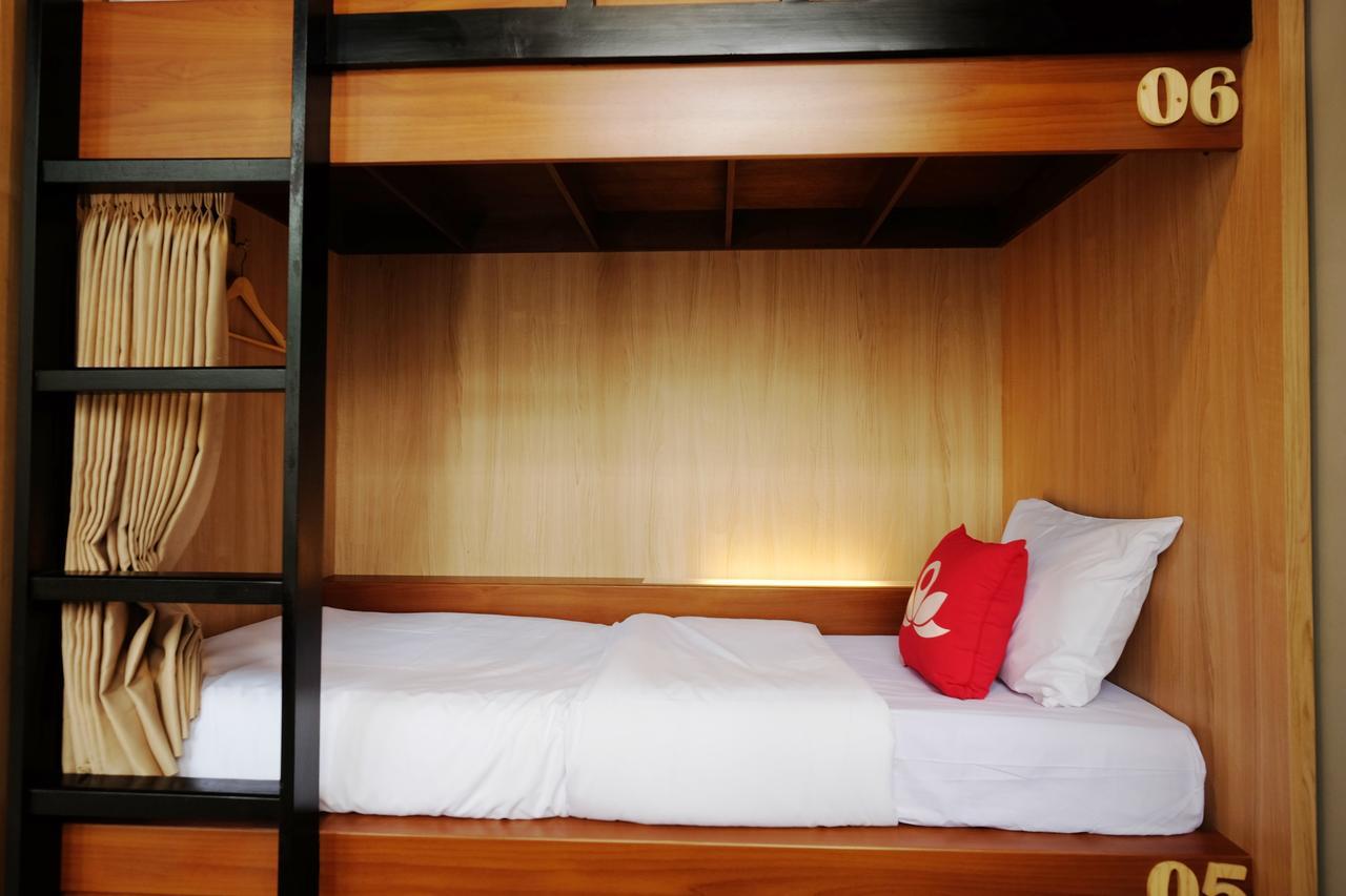 Zen Hostel Alun-Alun Sarinah Malang Bagian luar foto