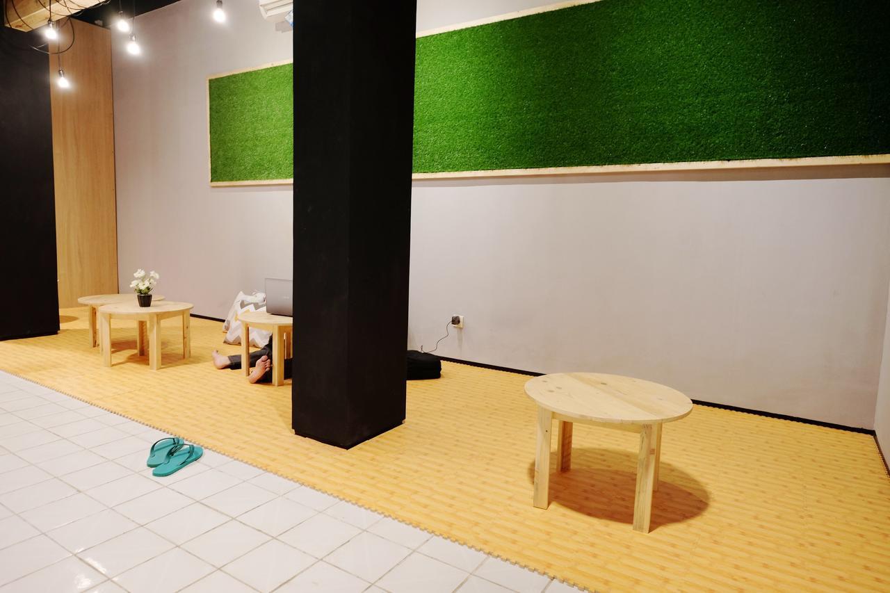 Zen Hostel Alun-Alun Sarinah Malang Bagian luar foto