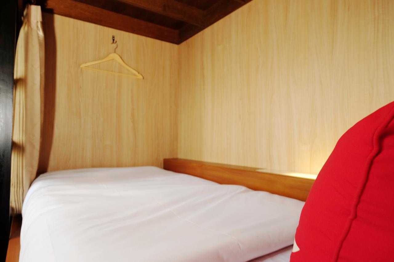 Zen Hostel Alun-Alun Sarinah Malang Bagian luar foto