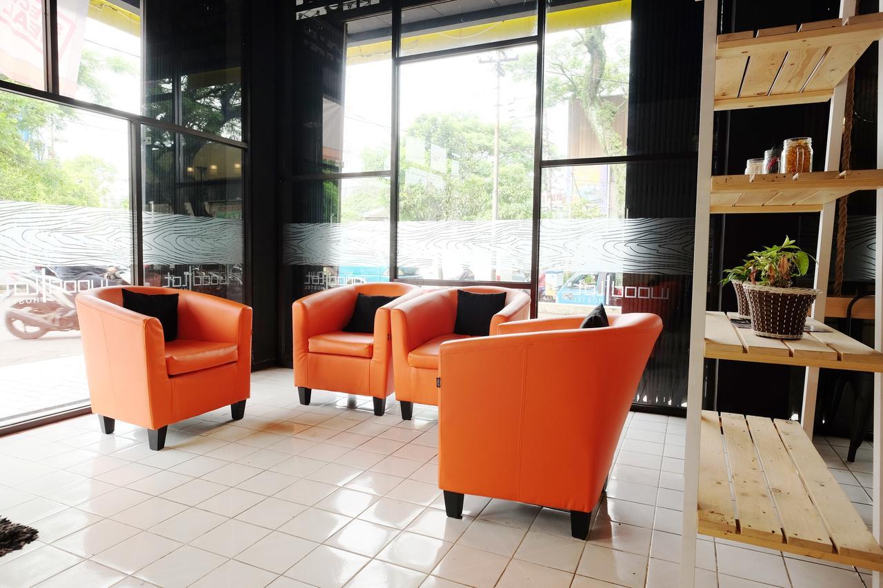 Zen Hostel Alun-Alun Sarinah Malang Bagian luar foto