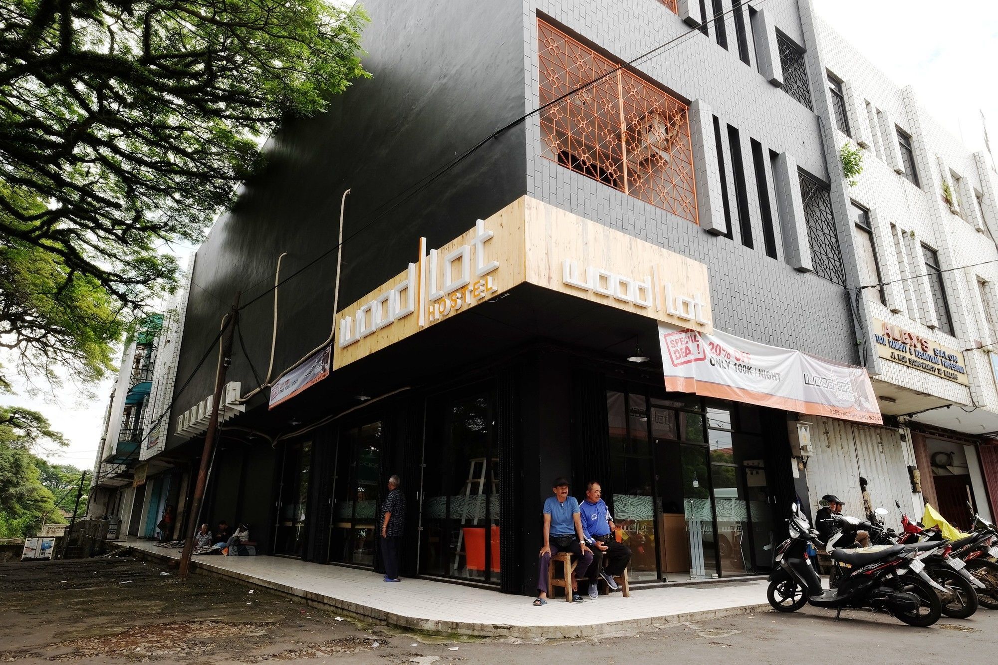 Zen Hostel Alun-Alun Sarinah Malang Bagian luar foto